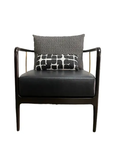 Show Seattle Lounge Chair front view